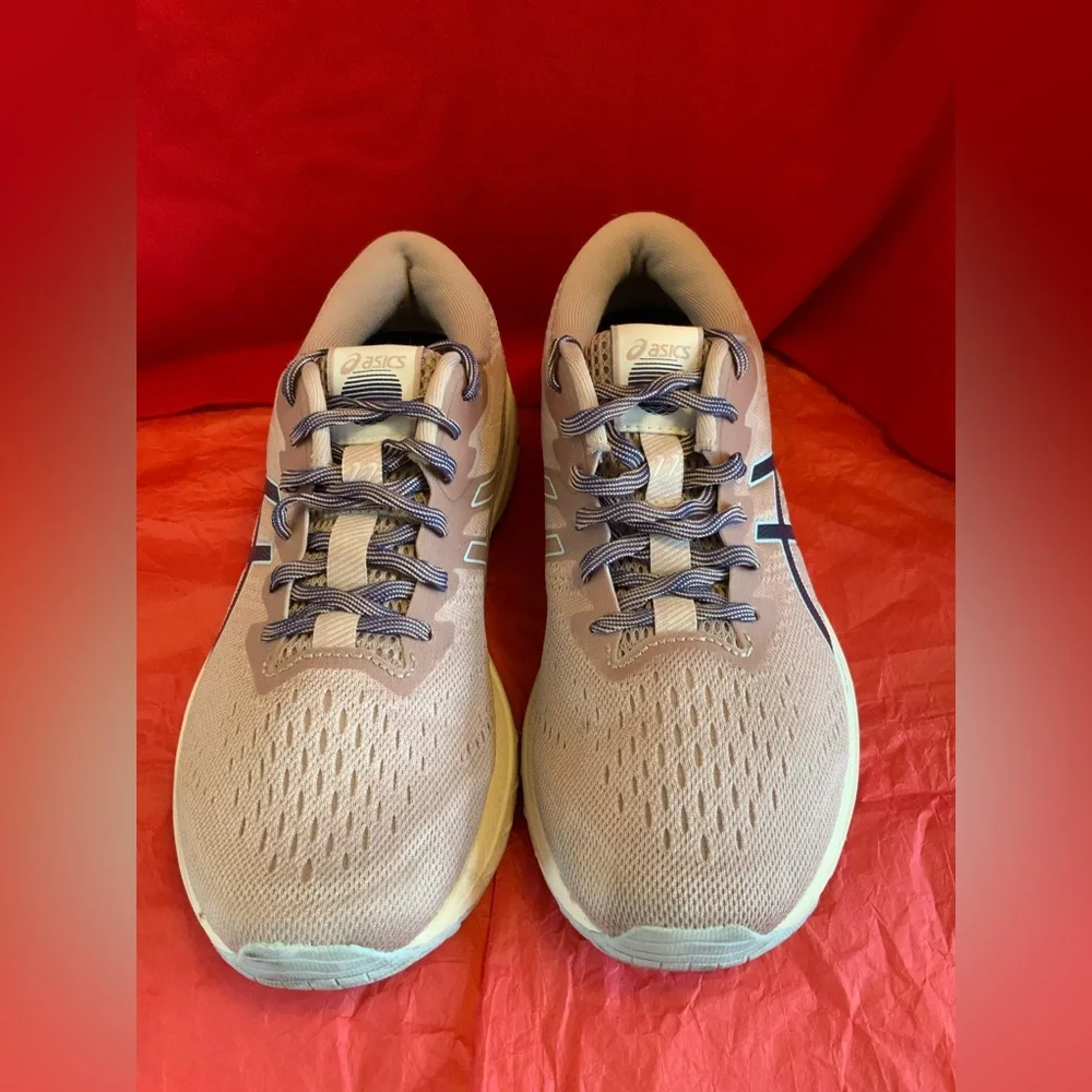 ASICS - Picture 5 of 13